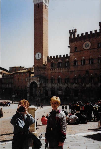 199803xx - 089 Venice, Florence, Rome Pam & Ruby.jpg